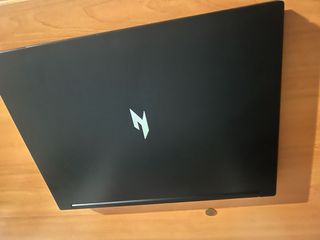 Portátil Acer Nitro V 16 con seguro 