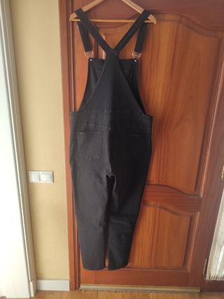 Mono peto vaquero negro, elástico.