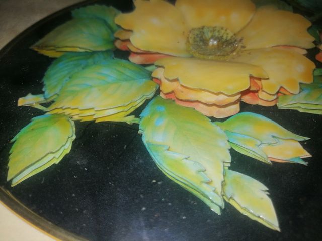 Cuadro porcelana flores relieve - marco negro