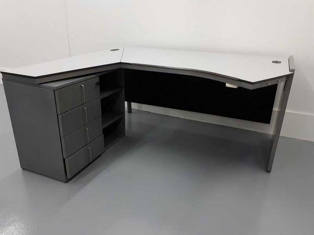 Mobiliario de oficina, mesas, sillas, cajoneras