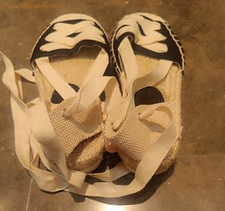 Alpargatas negras y beige, talla 36