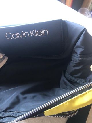 Bolso Calvin Klein bandolera estampado