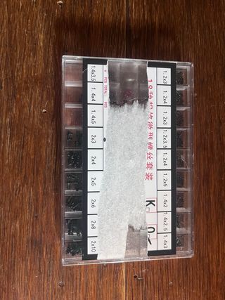 Caja tornillos pequeños para gafas i ordenadores