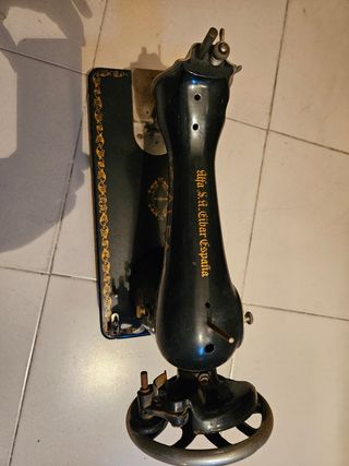 Mesa de Coser Antigua con Tapa de Cristal