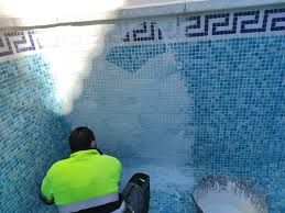 Reparación piscinas: pintura y azulejo