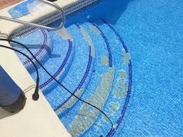 Reparación piscinas: pintura y azulejo