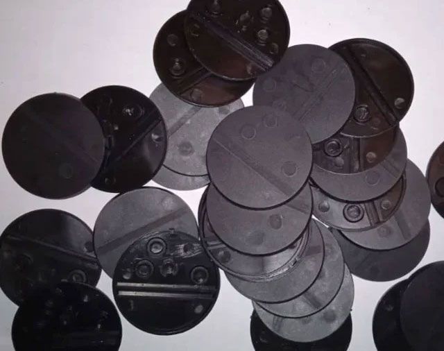 Pack de 30 peanas 40mm LISAS con hueco para iman