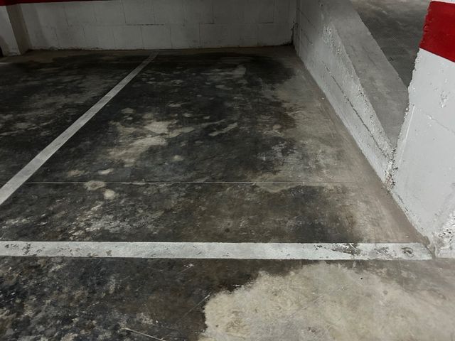 Alquiler garaje primera línea en Arenales.