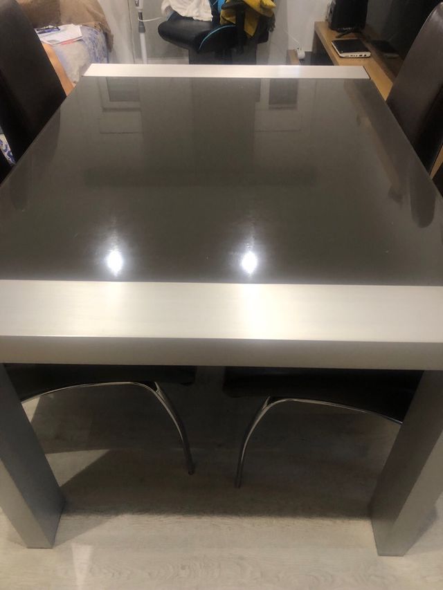 Mesa cristal, aluminio y 4 sillas