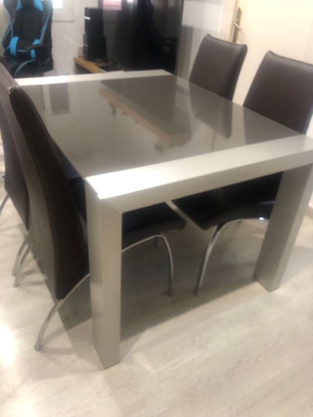 Mesa cristal, aluminio y 4 sillas