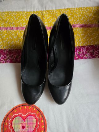 Tacones negros charol