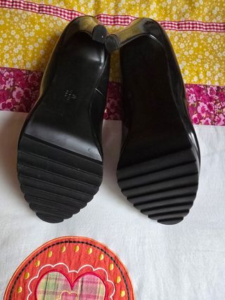 Tacones negros charol