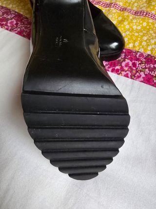 Tacones negros charol