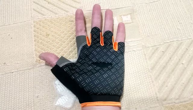 Guantes ciclismo - deportivos. Cortos.