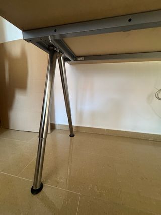 Escritorio esquinero madera patas aluminio