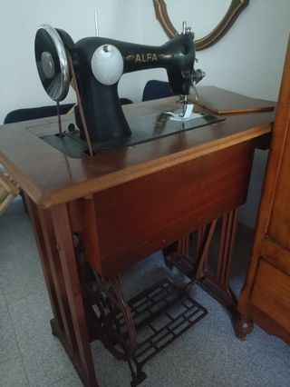 Máquina coser Alfa Antigua