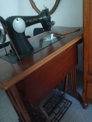 Máquina coser Alfa Antigua