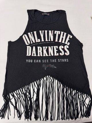Top Bershka negro con flecos
