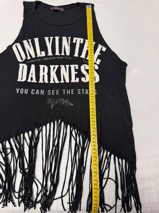 Top Bershka negro con flecos