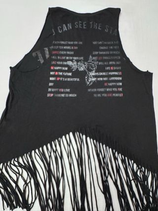 Top Bershka negro con flecos