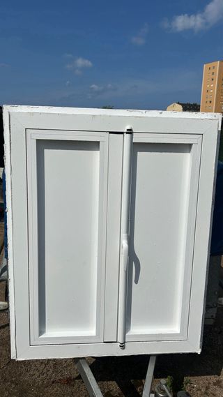 contras de Ventanas aluminio blancas exterior