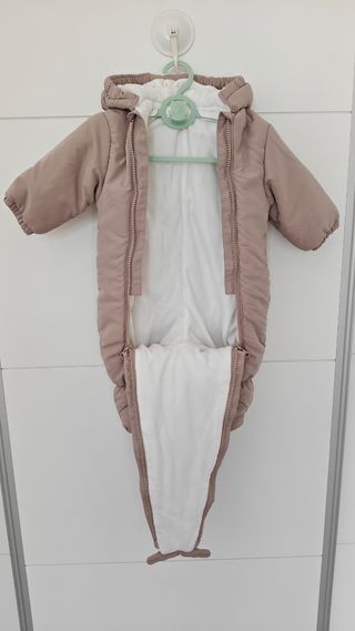 Buzo bebé beige, nieve