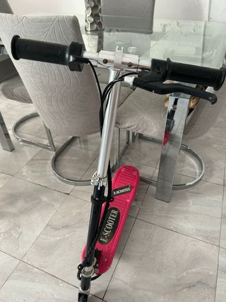 Patinete eléctrico rosa niña