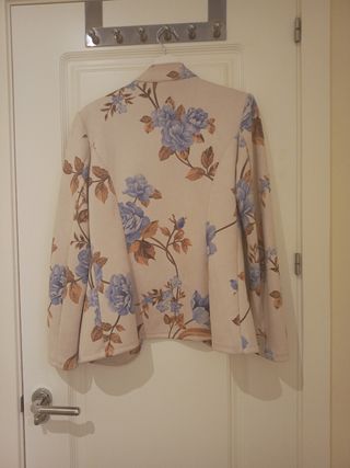 Chaqueta militar beige floral