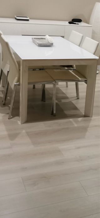 Mesa comedor cristal blanco nueva.