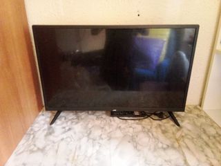 TV JVC 32" Smart TV