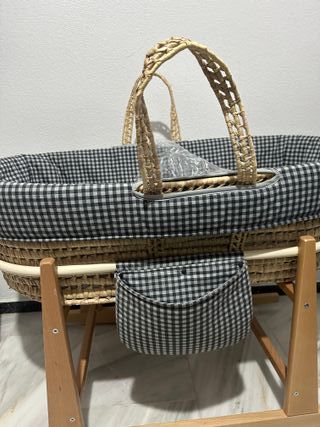 Moisés bebé mimbre