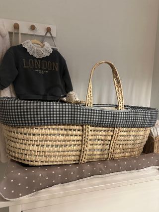 Moisés bebé mimbre