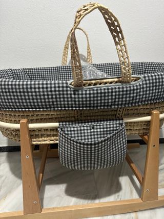 Moisés bebé mimbre