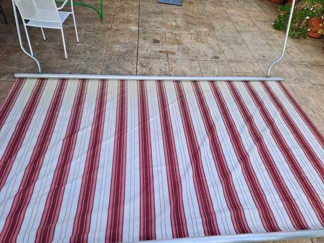 Toldo rayas rojas y blancas 3.40x2m