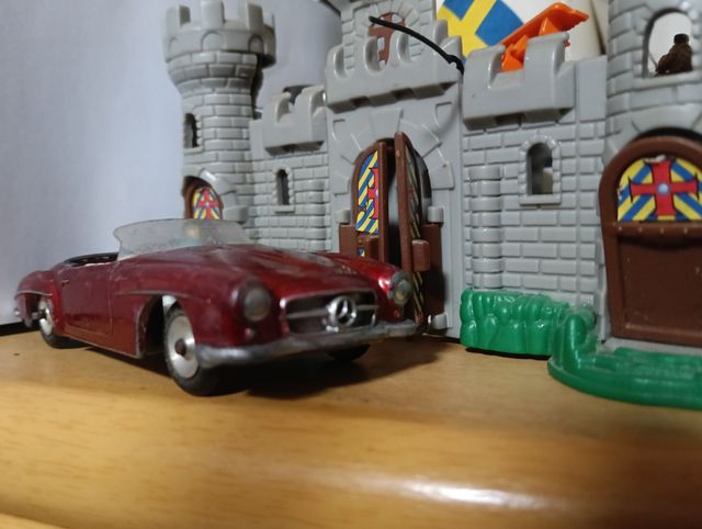 Mercedes-Benz 190 SL (1:43) rosso