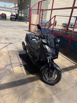 Yamaha XMAX 125 tech max  - Moto Scooter