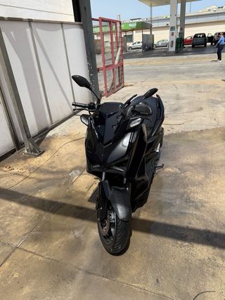 Yamaha XMAX 125 tech max  - Moto Scooter