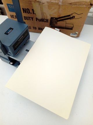 TALADRADORA-PERFORADORA DE PAPEL/CARTULINA CARL