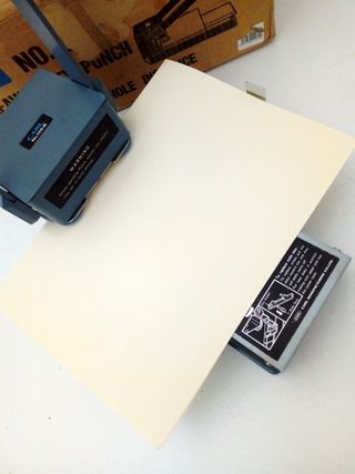 TALADRADORA-PERFORADORA DE PAPEL/CARTULINA CARL