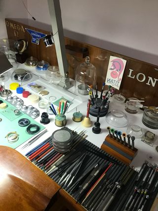 Tecnico de Reparacion de relojes