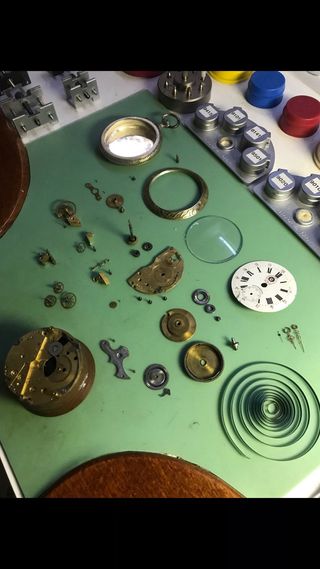 Tecnico de Reparacion de relojes