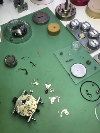 Tecnico de Reparacion de relojes
