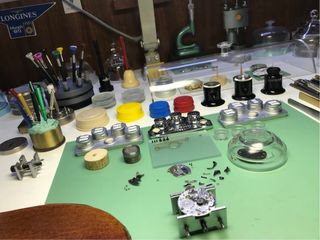 Tecnico de Reparacion de relojes
