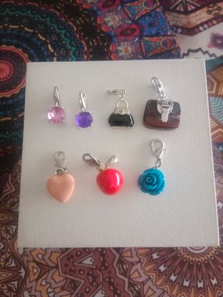 7 Charms colgantes variados