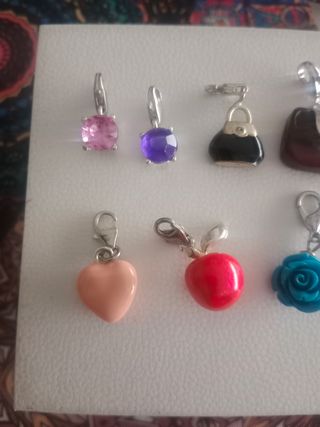 7 Charms colgantes variados