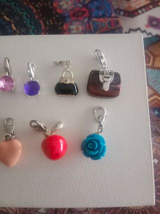 7 Charms colgantes variados