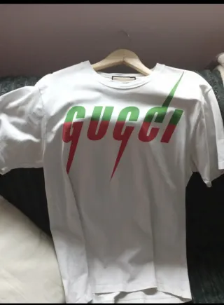 Camiseta Gucci desgastada