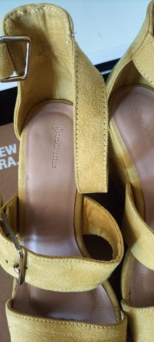 Sandalias Zara amarillas tacón cuña