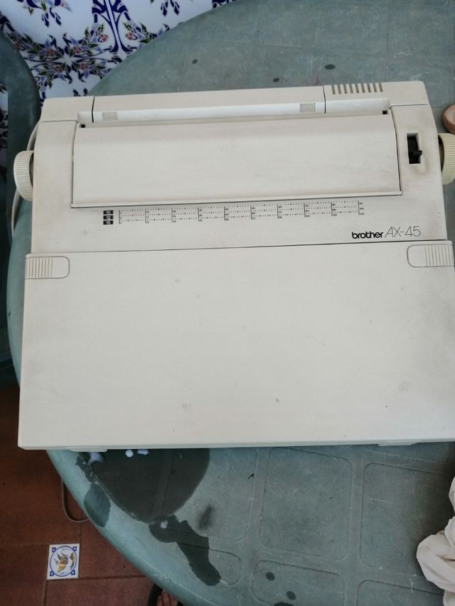 Macchina da scrivere Brother AX-45