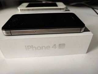 iPhone 4s (2 unidades) - Blanco y Negro